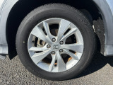 ☆純正アルミホイール☆足元のデザインを際立たせ軽快な走りを演出☆車の印象もスタイルも引き締まります☆