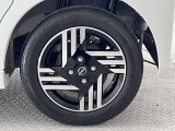 【純正ホイール装備】純正なのでバチっと決まっていてかっこいいですね☆