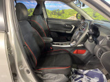 運転席シート廻りは使用感も少なく、良好な状態となっています。前オーナー様が丁寧に使っていたことがよくわかりますね。