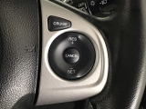 【クルーズコントロール】アクセルペダルを踏まずに一定の車速で走行できますので、高速道路など加減速の少ない道で便利です♪長距離ドライブの疲れを軽減してくれる、嬉しい装備ですよね♪