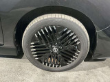 純正アルミホイールで、愛車をもっとカッコよく自動車メーカーが直接扱う純正アルミホイール。車種にマッチしたデザインで、愛車の個性を際立たせます。安全性や耐久性にも優れ、安心して使用できます。