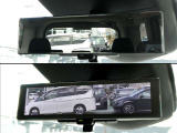 車両後方のカメラ映像をミラー面に映し出して、いつでもクリアな後方視界を確保する、インテリジェントルームミラー!