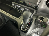 発進時から滑らかに加速する無段階変速のCVTはストップ&ゴーの多い街の中も快適です