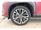 純正なので車に似合うデザインになっていますね。スタッドレスタイヤもご相談下さい。