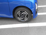 アルミホイールが付いています。お洒落は足元からですね。
