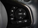 【アダプティブクルーズコントロール】予め設定した車速内でクルマが自動的に加減速。前走車との適切な車間距離を維持しながら追従走行します。【LKAS】車線維持支援システムでステアリング操作を支援。