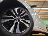 【純正18インチアルミホイール】外観にマッチした純正アルミホイールを装着しております。各種社外アルミホイールや、スタッドレスタイヤも取扱いしております。是非ご相談ください♪