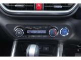 オートエアコンを採用しています。エアコンは温度設定が0.5度刻みで設定が出来ますので、快適な車内空間を実現できます!