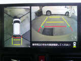 パノラミックビューモニター付きで車両を上から見たような映像をディスプレイオーディオ画面に表示