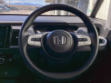 ステアリング右側にはホンダセンシングの設定スイッチ左側にはオーディオスイッチが配置されています