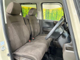 運転席シート廻りは使用感も少なく、良好な状態となっています。前オーナー様が丁寧に使っていたことがよくわかりますね。