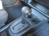 シンプルナシフトレバー・ETCはグローボックス内に収納