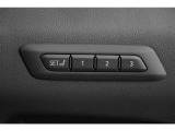 【シートメモリー】 シートポジションを記憶できるので大変便利です。