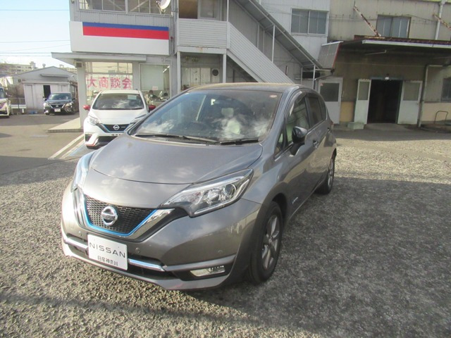 ノート1.2 e-POWER メダリスト ブラックアロー