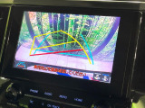 【バックカメラ】駐車時に後方がリアルタイム映像で確認できます。大型商業施設や立体駐車場での駐車時や、夜間のバック時に大活躍!運転スキルに関わらず、今や必須となった装備のひとつです!