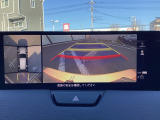 狭い場所での駐車やすれ違いなどでより的確な運転操作に役立つ360&deg;ビューモニターが装備されています。