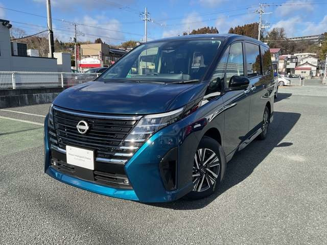 セレナ 1.4 e-4ORCE ハイウェイスターV 4WD 