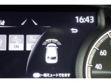 前後に装備されたセンサーで障害物(静止物)を検知。ディスプレイ表示と音でお知らせ。誤発進抑制のパーキングサポートブレーキ搭載しています。