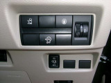 左側パワースライドドアスイッチ。運転席からも操作出来ます。