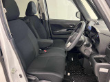 【運転席シート】ゆったりと広々した空間です。ストレスなく運転ができますよ!