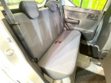 後部座席も気になるようなキズ・汚れやへたり等、大きなダメージはなく、良好な状態です。
