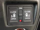 【両側パワースライドドア】両側がパワースライドドアになっており、運転席のスイッチやスマートキーでも開閉が可能です!開口部も広いので乗り降りも楽々♪