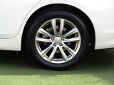 純正18インチアルミ付きです。お手入れのしやすいデザイン