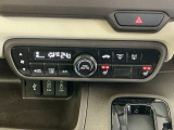 運転席/助手席シートヒーターで寒い日もすぐに温かくなり快適に過ごせます。2段階の温度調整が可能です