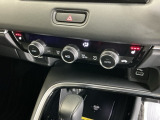運転席/助手席シートヒーターで寒い日もすぐに温かくなり快適に過ごせます。3段階の温度調整が可能です