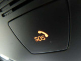 SOSコール/エアバックが展開するような深刻な事故において、自動でSOSコールを発信します。車内で急病人が出るような緊急時は、手動で発信可能です。
