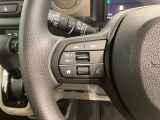ステアリングにオーディオ操作スイッチが付いています。オーディオ画面に直接タッチしなくても操作が出来ますので、運転に集中できます。