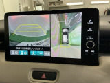 ガイドライン付きバックモニターで車庫入れも安心。知らない道でも安心して楽しくお出かけができます