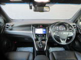 ★インパネ廻りの写真です。インパネCVTですので、ステアリングから近く操作がしやすいです。メモリーナビ付きですので、ドライブやご旅行にとても便利です。
