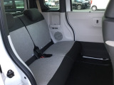 スライドドアなら狭い駐車場でもドアをぶつける心配がありません。ステップが低く乗り降りもしやすいです。
