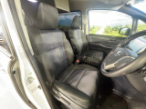 運転席シート廻りは使用感も少なく、良好な状態となっています。前オーナー様が丁寧に使っていたことがよくわかりますね。