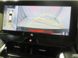 パノラミックビューモニター付きです。車両を上から見たような映像をディスプレイオーディオ画面に表示。運転席からの目視だけでは見にくい、車両周辺の状況をリアルタイムでしっかり確認できます。