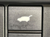 【パワーバックドア】スマートキーや運転席のボタンを押すだけでリアゲートが自動で開閉します!荷物を持っている時や、高い位置にあるバックドアを閉める際に便利な機能です♪