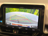 【バックカメラ】駐車時に後方がリアルタイム映像で確認できます。大型商業施設や立体駐車場での駐車時や、夜間のバック時に大活躍!運転スキルに関わらず、今や必須となった装備のひとつでフォグす!