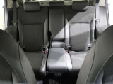 後部座席もゆったり座れます。