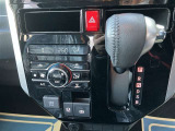 オートエアコンなので、お好みの温度に設定するだけで車内を快適空間にしてくれます。