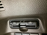 ハンドルの左下にETCがついています。高速道路の料金所の通過も楽々です。 カードの取り出しもしやすい場所についています。