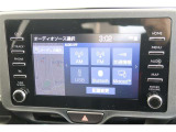 【ディスプレイオーディオ】スマホをクルマとつなぐだけで、おなじみのアプリをディスプレイオーディオ上で気軽に使えるようになります。ハンズフリー通話や各種機能を音声操作できるので、運転中でも安心♪