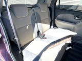 後部座席も気になるようなキズ・汚れやへたり等、大きなダメージはなく、良好な状態です。