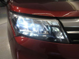 LEDヘッドランプ。消費電力も少なく寿命も長いのがLEDの特徴。HIDのような点灯のタイムラグもなくパッと明るくなるのも特徴です。