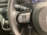 ステアリングにオーディオ操作スイッチが付いています。オーディオ画面に直接タッチしなくても操作が出来ますので、運転に集中できます。
