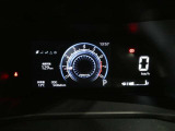 とっても見やすいメーターです。夜間時はラグジュアリーな気分にさせてくれる照明が魅力ですので、夜のドライブも楽しみになりますよ♪