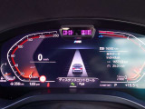 ◆インスツルメント・パネルのエレガントなデザインは、BMW特有の水平ラインで構成され、室内空間に端正な印象をもたらします。人間工学に基づいてレイアウトされた重要な操作系統は、直観的な操作が可能です◆
