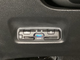 ハンドルの左下にETCがついています。高速道路の料金所の通過も楽々です。 カードの取り出しもしやすい場所についています。