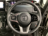 ハンドルにHondaセンシング系のクルーズコントロールやレーンキープアシストなどのスイッチと、オーディオの操作スイッチが装備されています。ハンドルから手を離さず安全に操作できます。