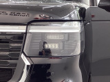 LEDヘッドライトは、点灯の瞬間から最大光量を発揮し、突然暗くなるトンネルなどでの安定感を高めます。